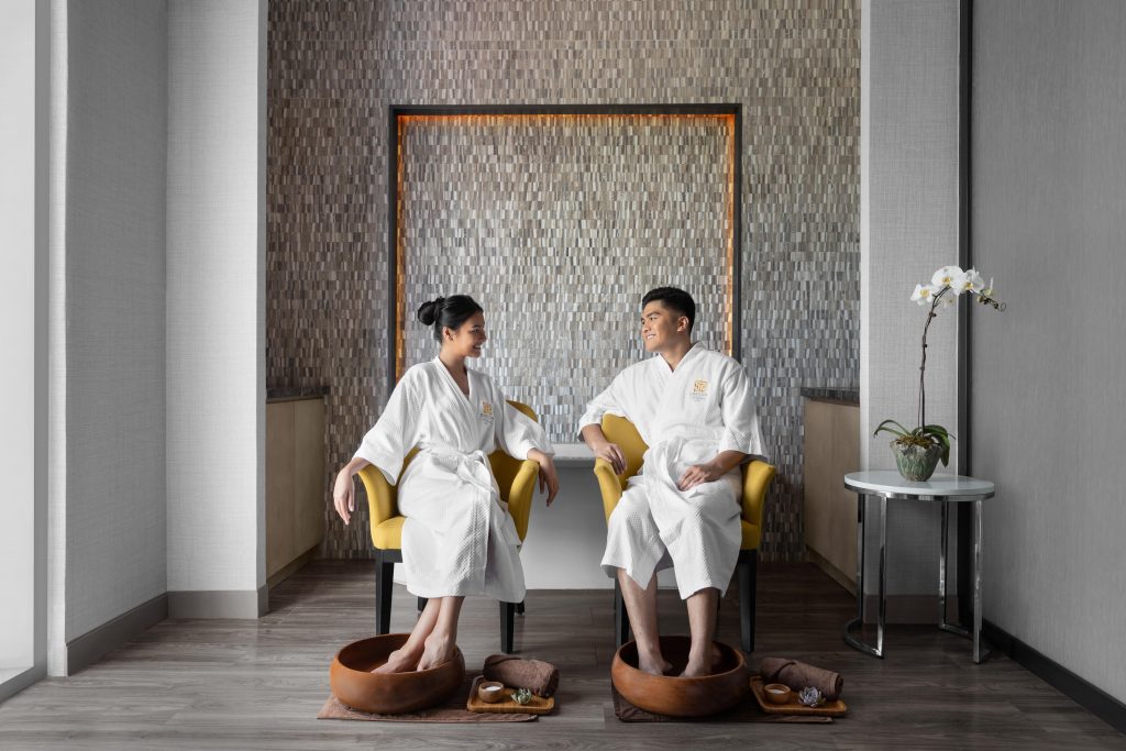 MH_CRKMC_Couple_Quan_Spa-min