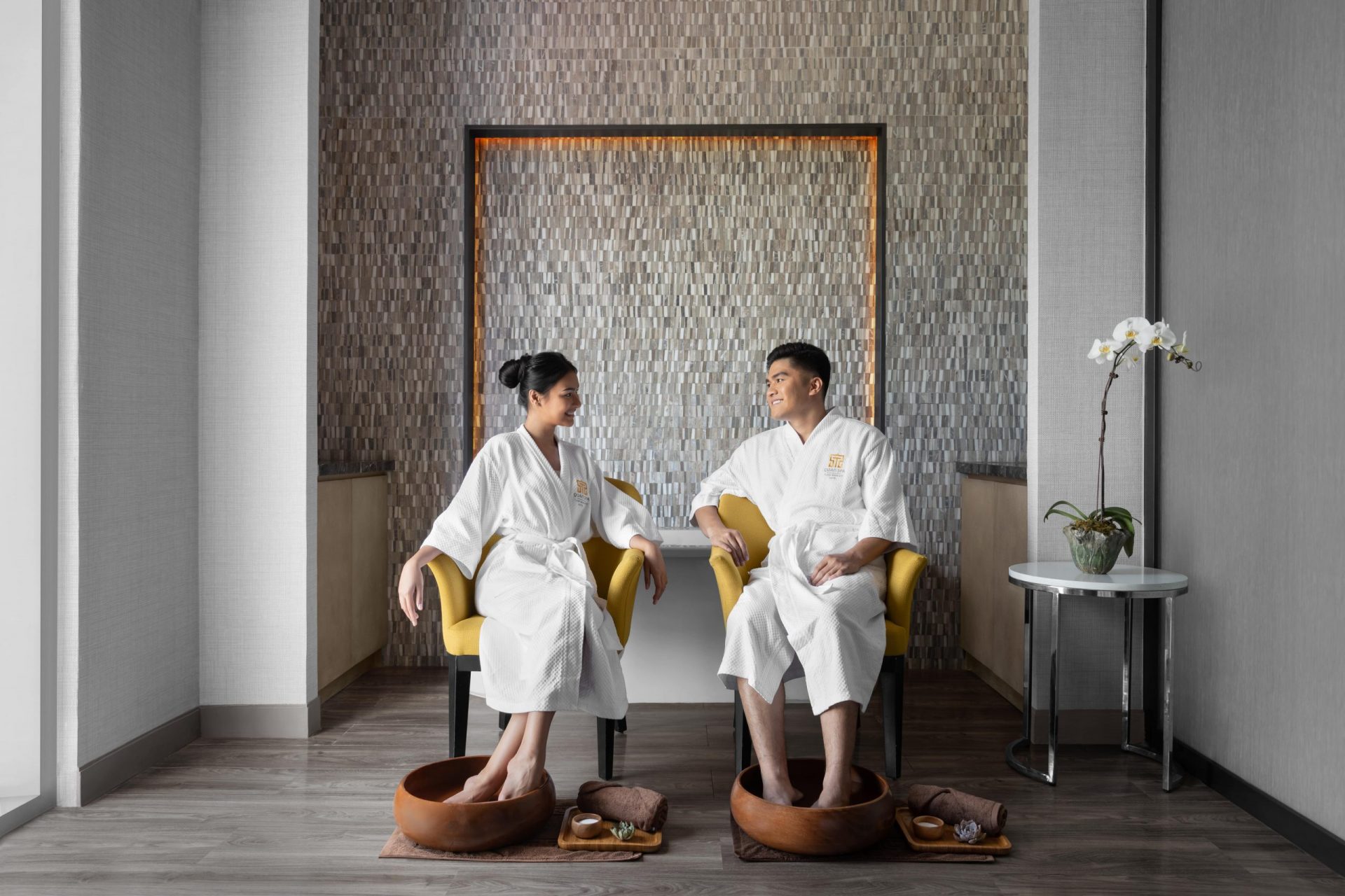 MH_CRKMC_Couple_Quan_Spa-min